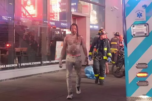 Horror en Times Square: hombre es quemado vivo en la calle