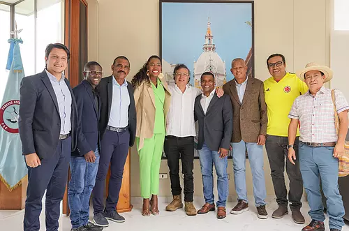 Petro y leyendas del deporte trazan plan para el país