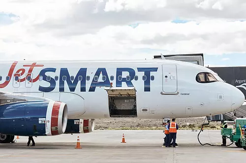JetSmart reclama más espacio en aeropuertos de Colombia