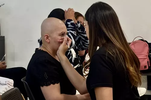 Donan cabello para apoyar a mujeres con cáncer