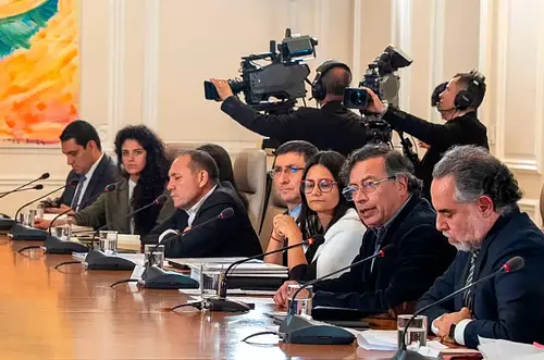 Petro defiende emisión de consejos de ministros en TV