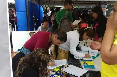 El desempleo baja, pero la informalidad sigue en aumento