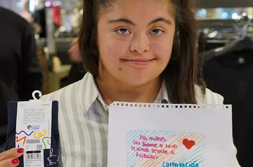 Jóvenes con Síndrome de Down crean colección con Falabella