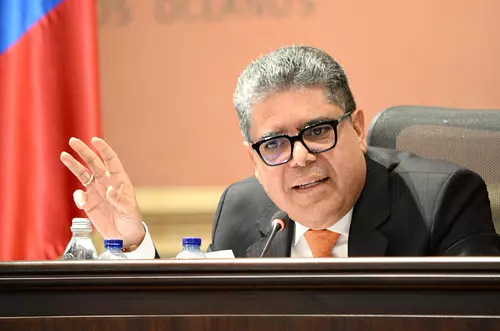 Crisis fiscal en Colombia: Contralor lanza advertencia