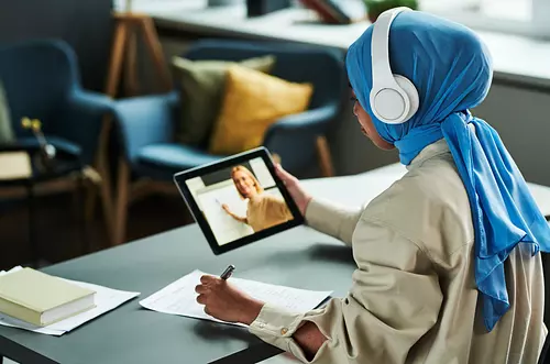 Virtualidad, acceso global y competencias digitales