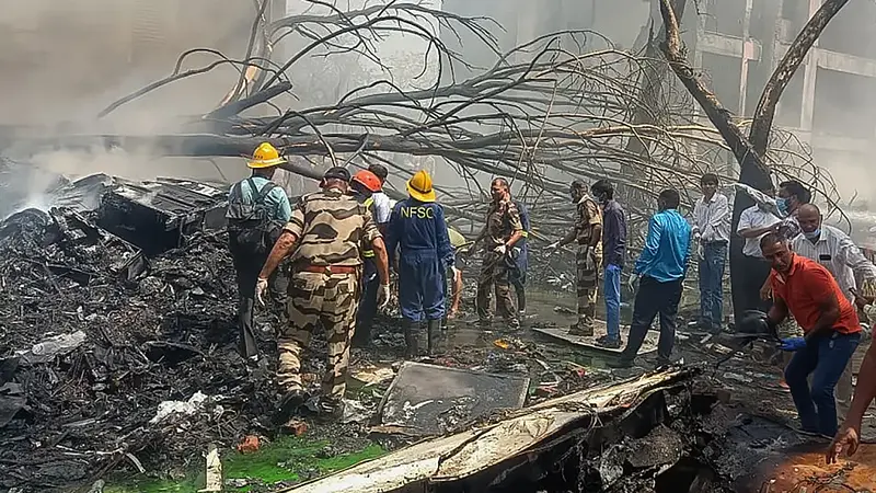 Hallan un sobreviviente tras accidente aéreo en India