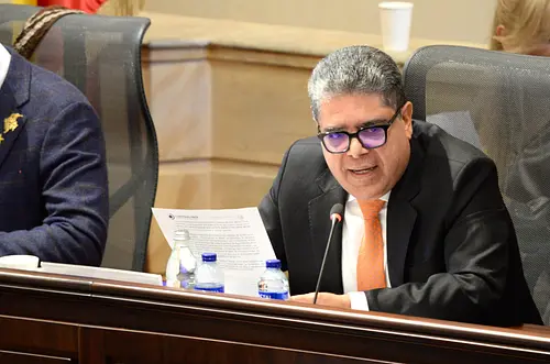 Contralor alerta sobre crisis fiscal y pide modernizar sistema tributario