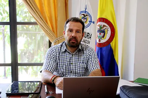 Procuraduría aparta del cargo a Moya por política indebida