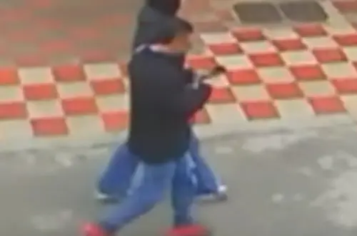 Zapatos rojos delatan al hombre clave tras atentado a Miguel Uribe