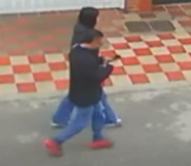 Zapatos rojos delatan al hombre clave tras atentado a Miguel Uribe
