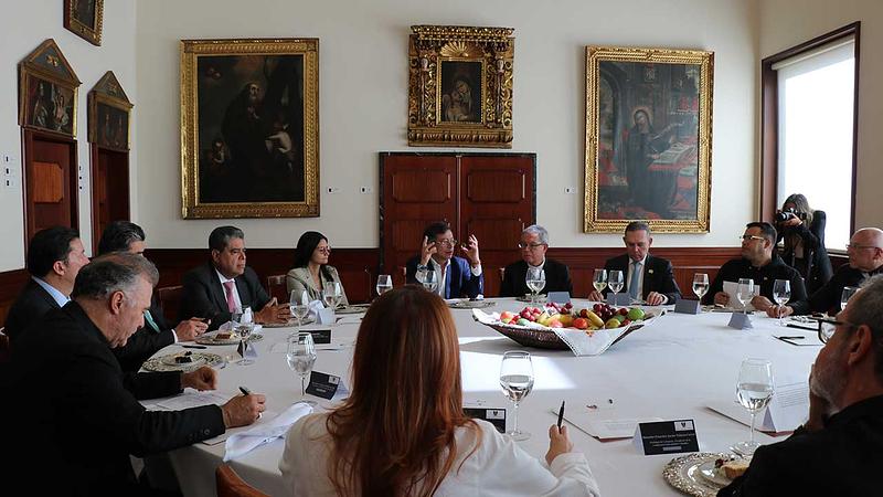 Petro se reúne con cortes y Congreso en cita promovida por la Iglesia