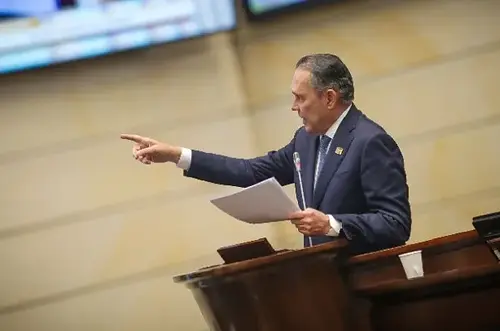 Golpe jurídico al decreto de la consulta popular