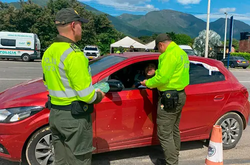 Menos muertes, más viajeros: puente festivo histórico