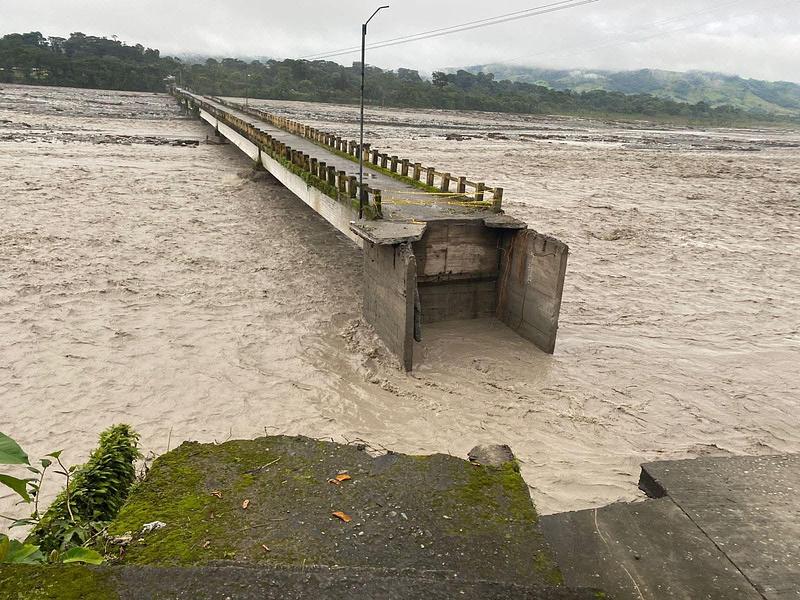 Río Guape arrasa vías y declaran calamidad en Lejanías