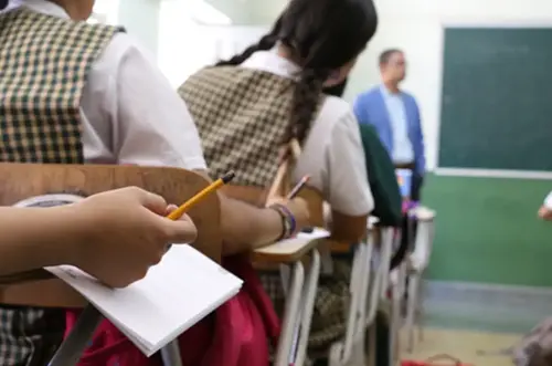 ¿Adiós a madrugar? Proponen cambiar horario escolar