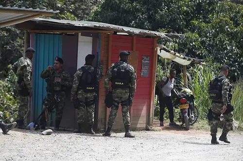 Capturan a 24 personas, entre ellas militares y funcionarios, por graves delitos