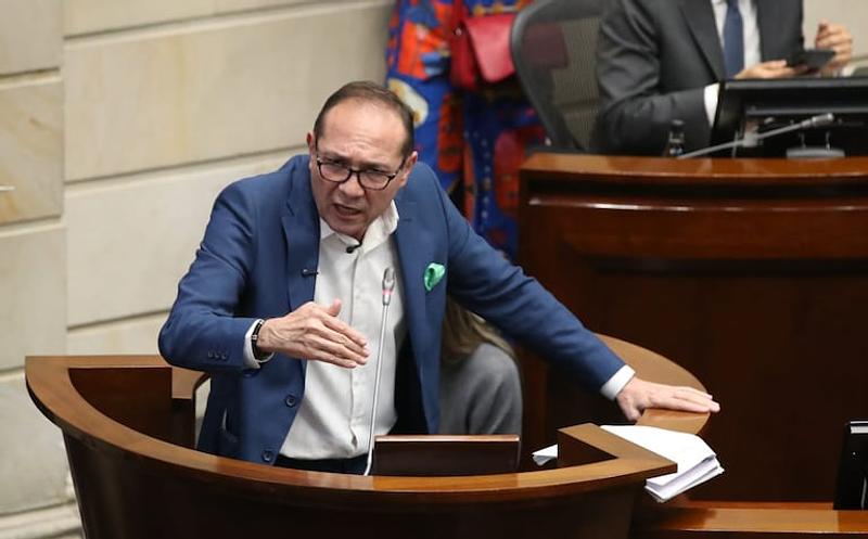 Senado revive reforma laboral pero hunde consulta popular