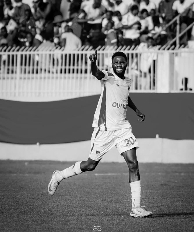 Tragedia en Senegal: futbolista murió en pleno partido y el juego continuó