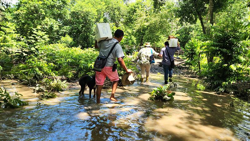 Entregan ayudas a familias aisladas por inundaciones en Yopal