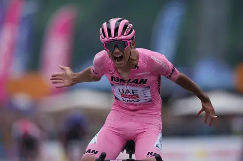 Del Toro gana la etapa 17 y consolida su liderato en el Giro