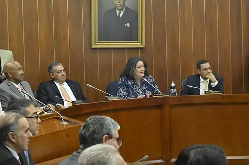 Gobierno suspendería consulta si aprueban reforma laboral