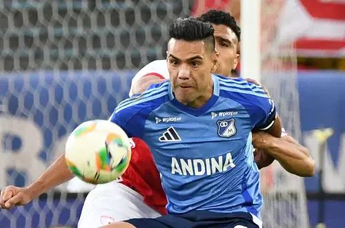 Hincha de Santa Fe provocó a Falcao con un billete