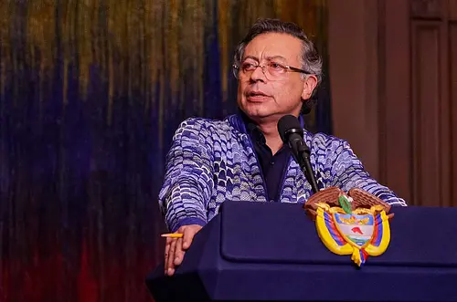 Petro convoca consulta por reforma laboral