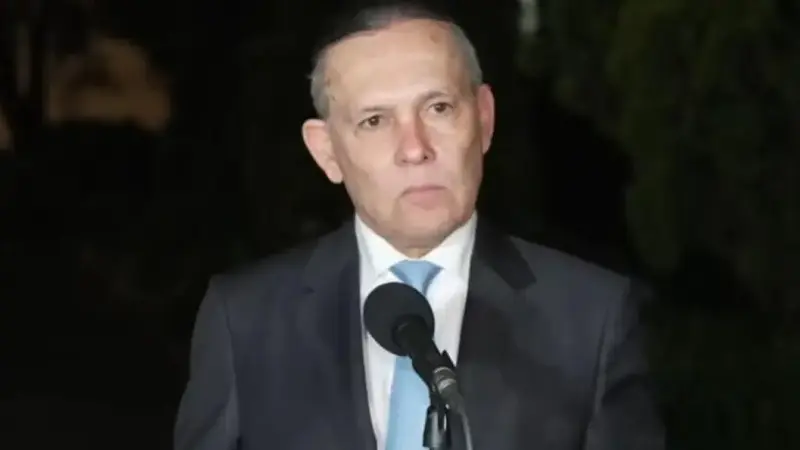 Cepeda rechaza consulta popular y la llama “cadáver sepultado”