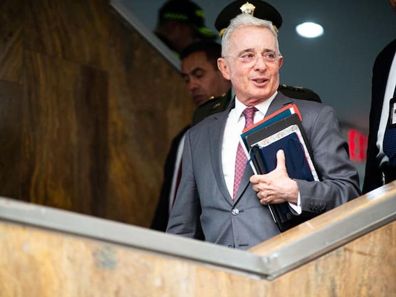 Juez que se apartó de caso Uribe, ahora lo revisará