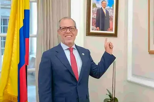 Procuraduría suspende a jefe de despacho presidencial