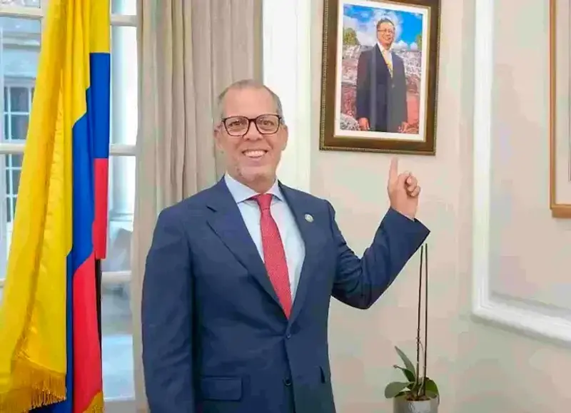 Procuraduría suspende a jefe de despacho presidencial