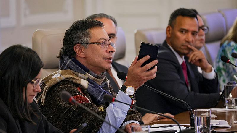 Petro insiste: las armas deben ser monopolio del Estado