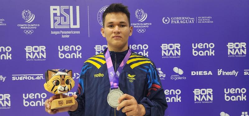 César Silva brilla en Asunción y apunta al Mundial