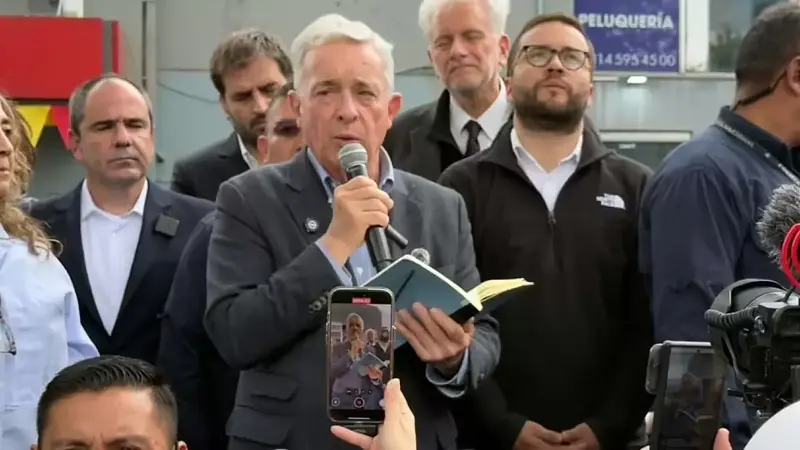 Uribe rindió homenaje a Miguel Uribe en El Golfito