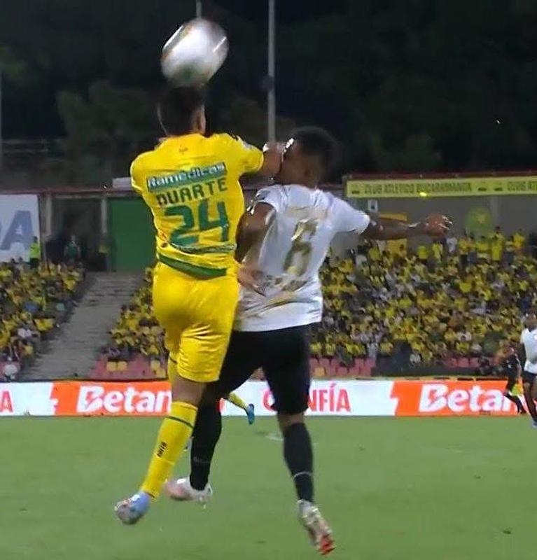 VAR en la mira tras codazo que fracturó a jugador