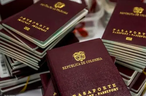 Procuraduría estrecha cerco en escándalo de pasaportes