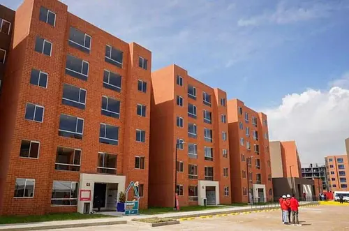 Jóvenes en Bogotá desconocen opciones para vivienda propia