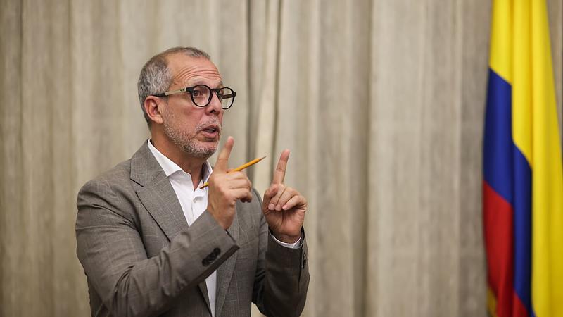 Polémica por declaración de Saade sobre prensa colombiana