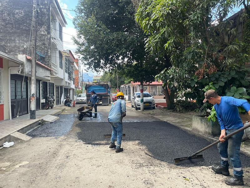Avanza mantenimiento vial pese a intensas lluvias