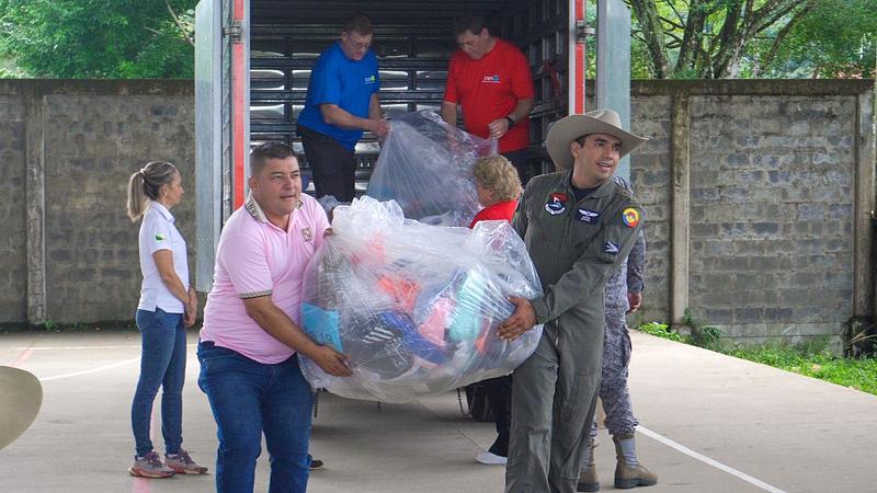 Entregan ayudas a víctimas del sismo en Medina