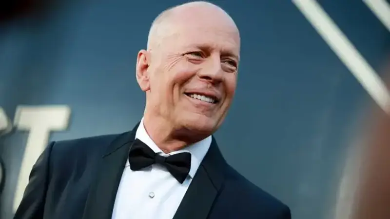 Esposa de Bruce Willis revela origen temprano de su enfermedad