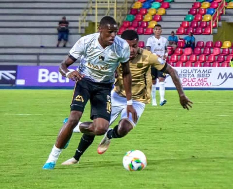 Águilas Doradas venció a Llaneros y tomó aire en la Liga