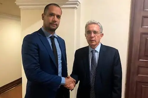 Condenan a abogado por soborno en caso Uribe