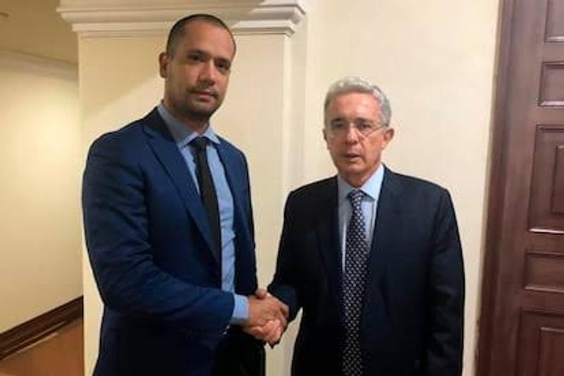 Condenan a abogado por soborno en caso Uribe