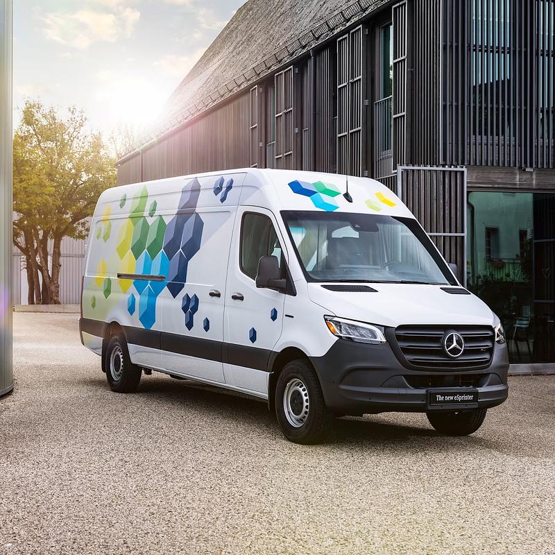 Mercedes lanza su primera van eléctrica en Colombia
