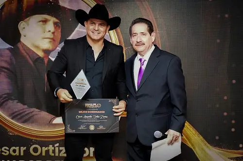 Ortiz Zorro recibe premio al mejor gobernador