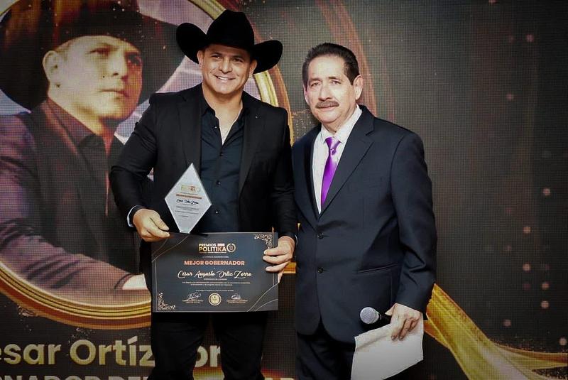 Ortiz Zorro recibe premio al mejor gobernador