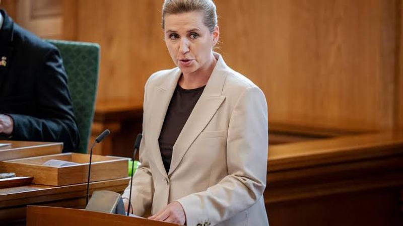 Dinamarca impulsa ley para restringir redes a menores de 15 años