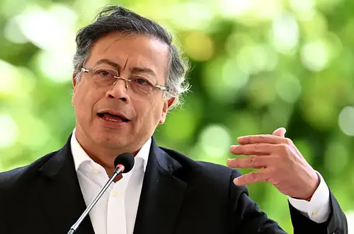 Petro solicita a la Corte revaluar restricciones al glifosato