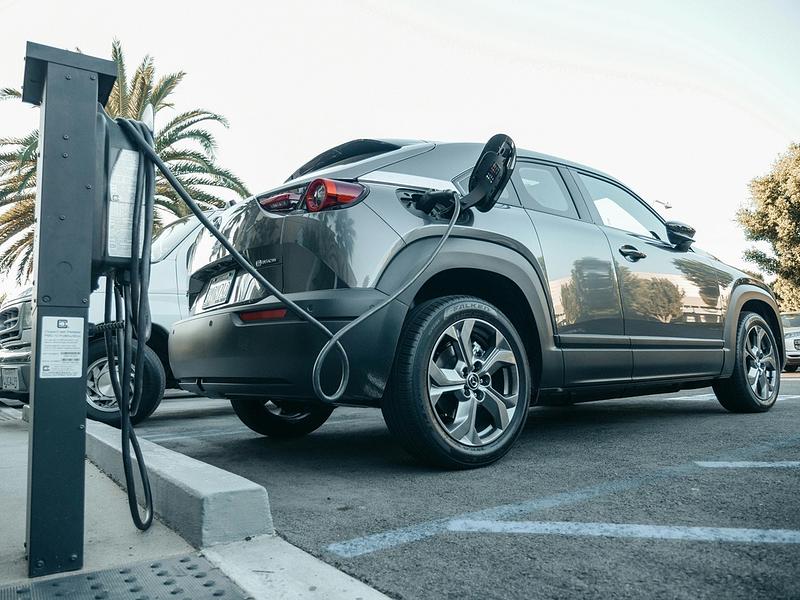 Estudio analiza impacto real de los vehículos eléctricos en Colombia